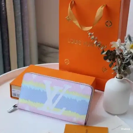 Bags 204B570014 LV 0822